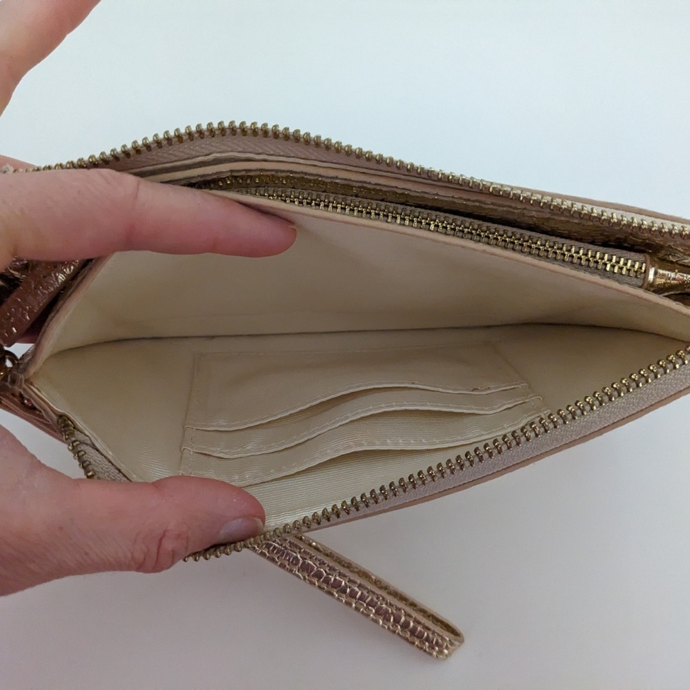 Lilly Pulitzer Gold Wristlet Wallet - BEAUTIFUL! - Picture 15 of 16
